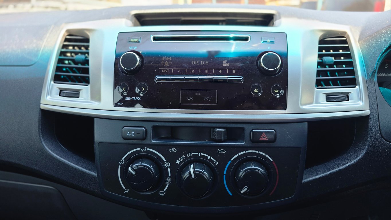 2014 Toyota Hilux 2.5D-4D 4X4 SRX Double Cab photo 11
