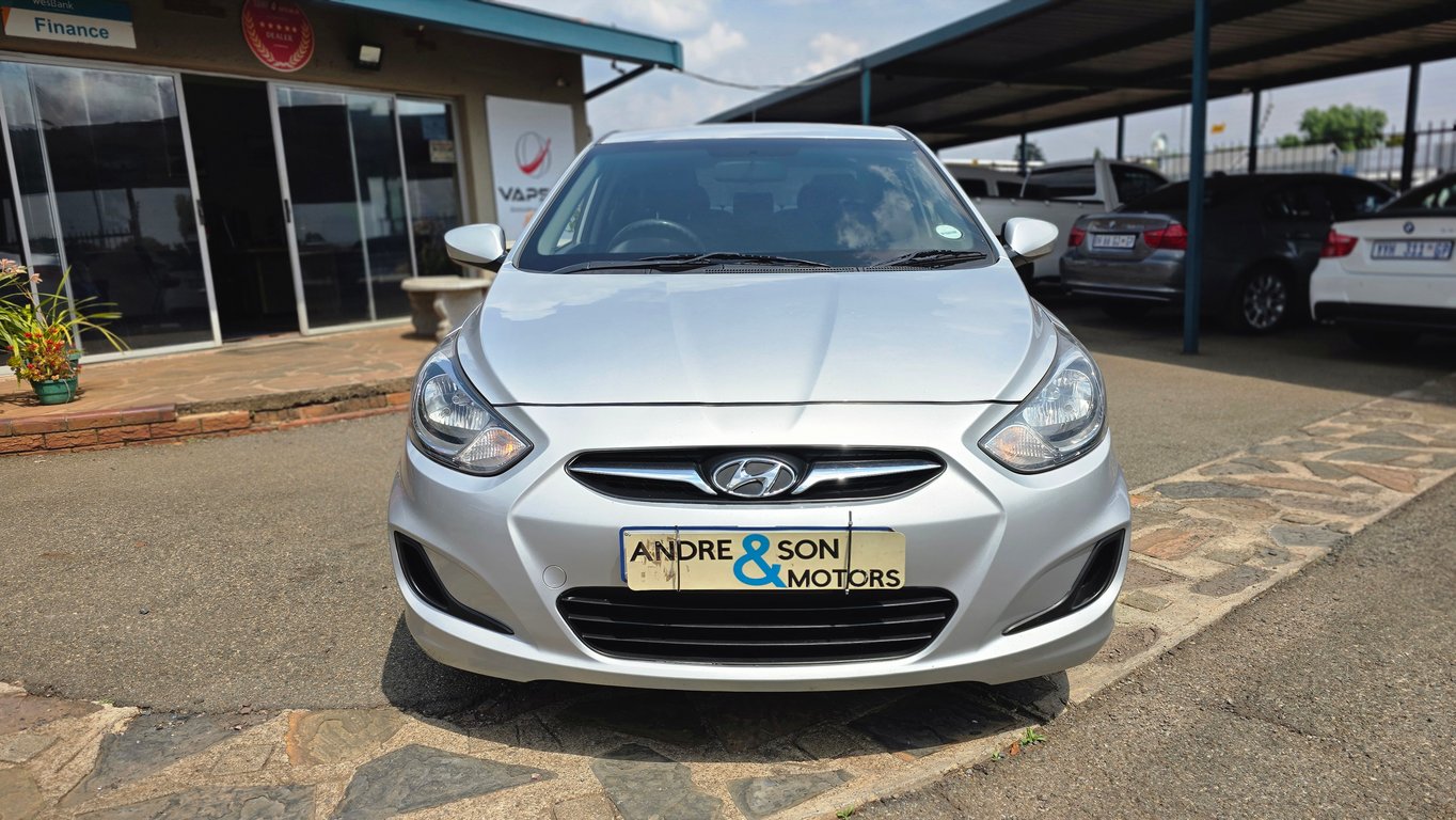 2013 Hyundai Accent 1.6 GLS/Fluid — another view