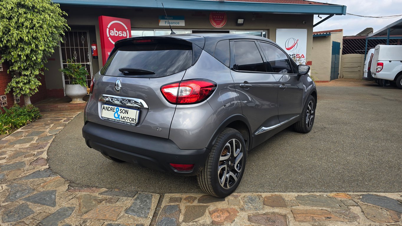 2017 Renault Captur Dynamique — another view
