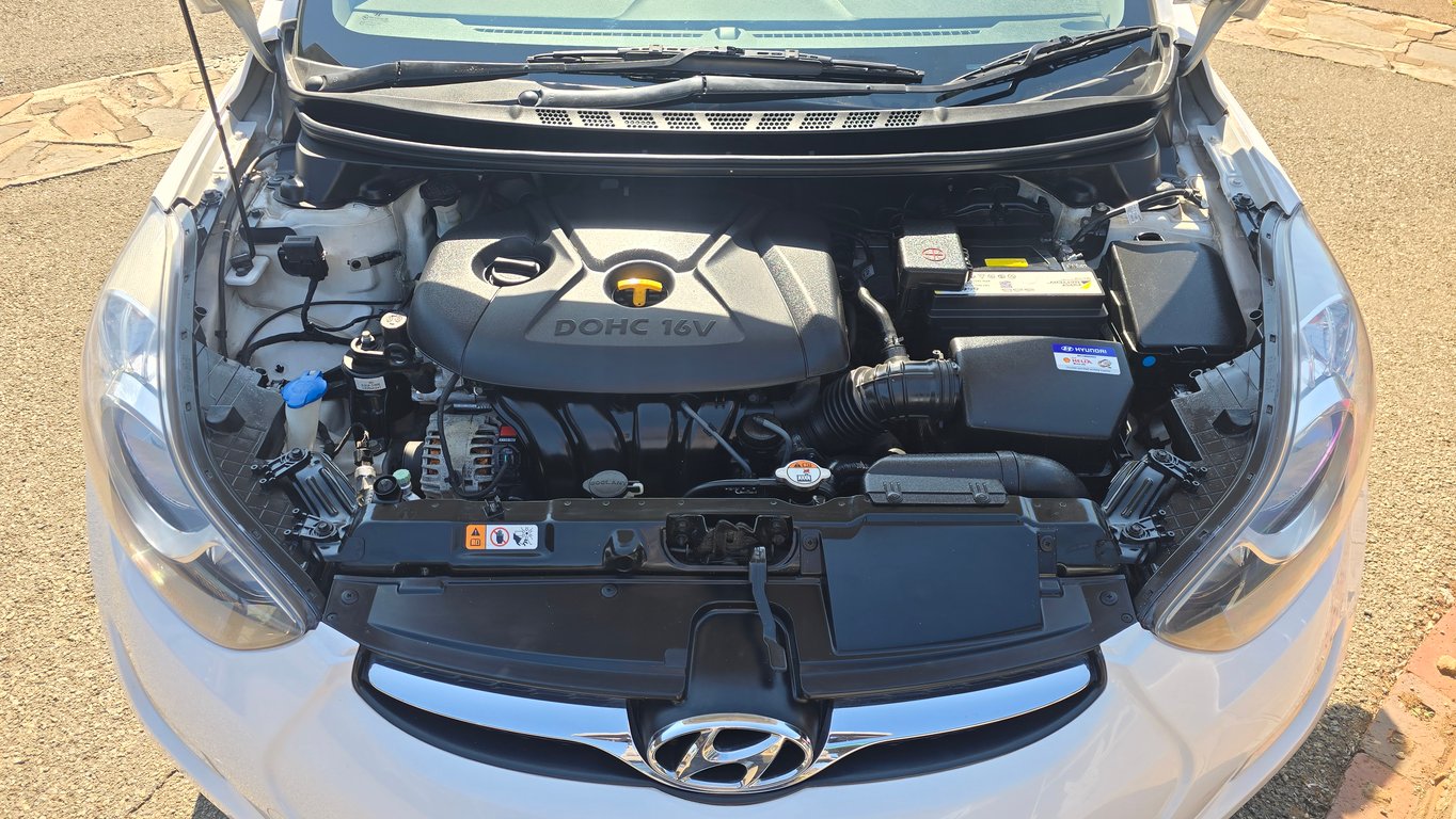 2014 Hyundai Elantra 1.8 Executive Auto photo 14