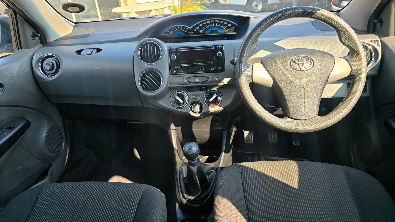 2016 Toyota Etios 1.5 Xs/Sprint Sedan photo 6