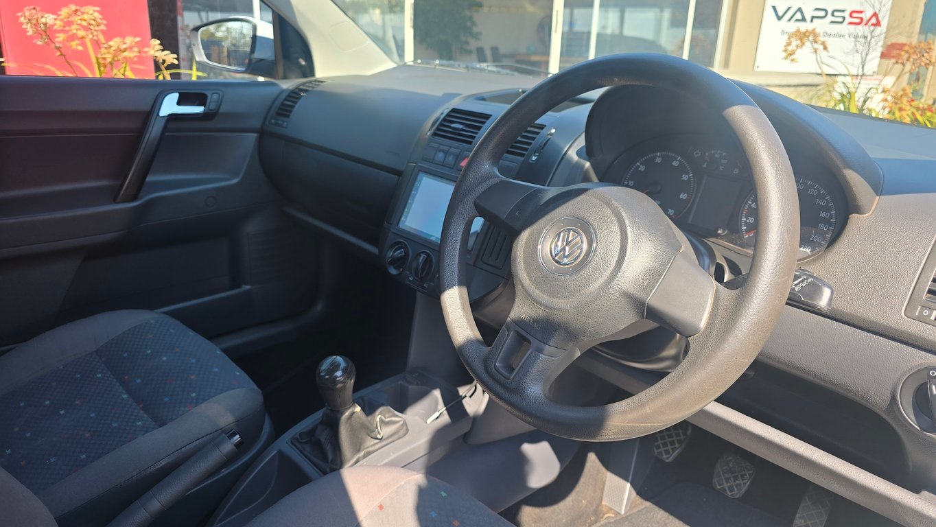 2017 Volkswagen Polo Vivo 1.4 Trendline Sedan photo 8