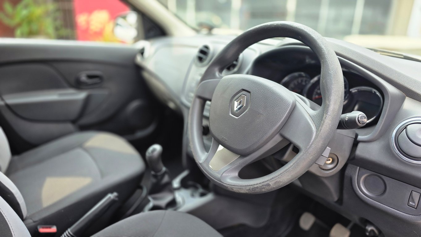 2015 Renualt Sandero 900T photo 9