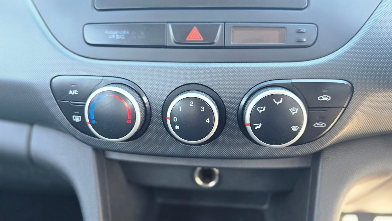 2017 Hyundai Grand i10 1.25 Fluid photo 12
