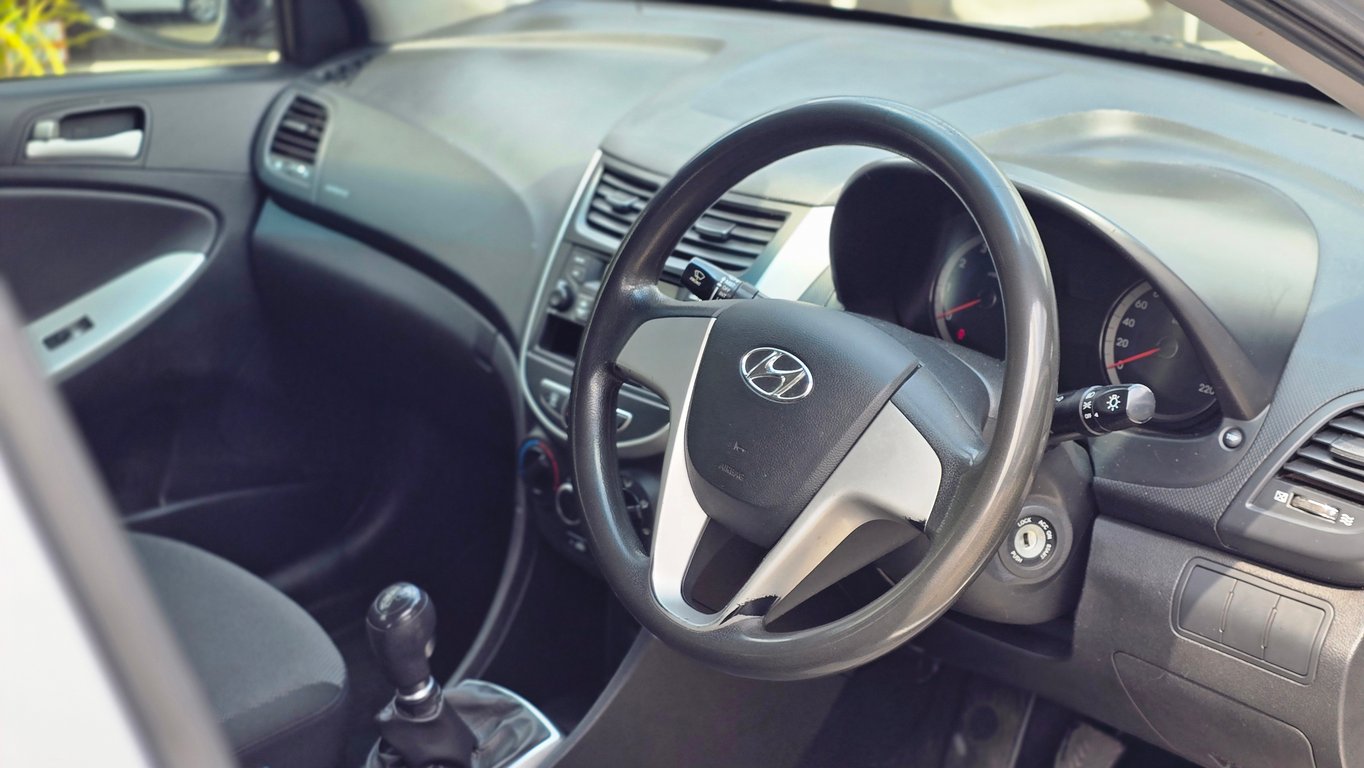 2013 Hyundai Accent 1.6 GLS/Fluid photo 9