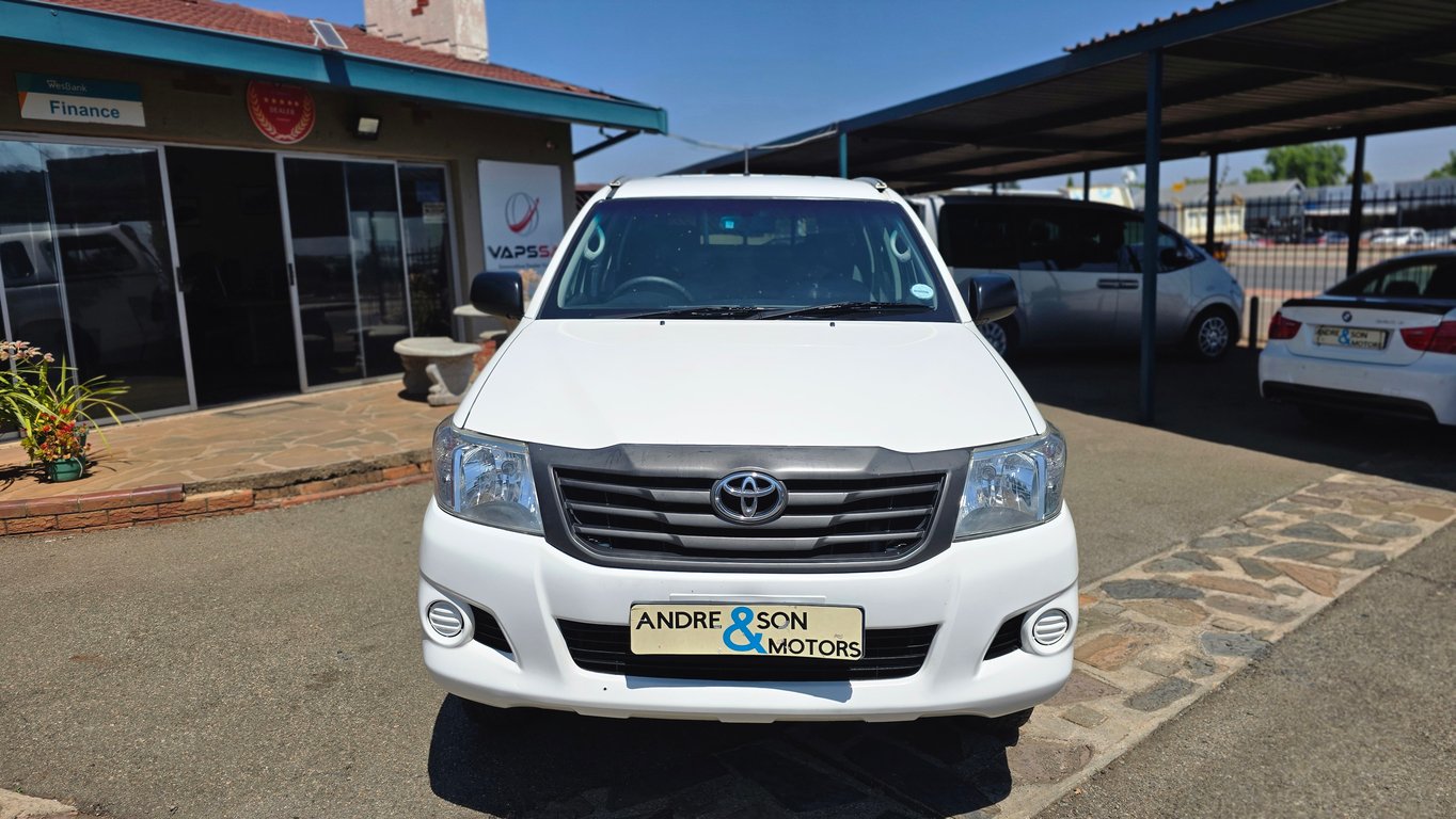 2014 Toyota Hilux 2.5D-4D 4X4 SRX Double Cab — another view
