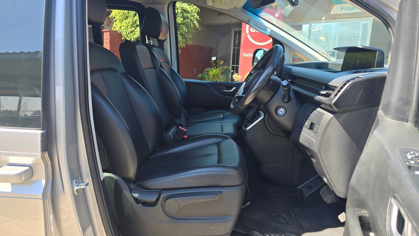 2022 Hyundai Staria 2.2d Executive Auto photo 5