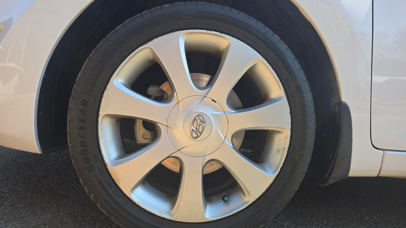 2014 Hyundai Elantra 1.8 Executive Auto photo 16