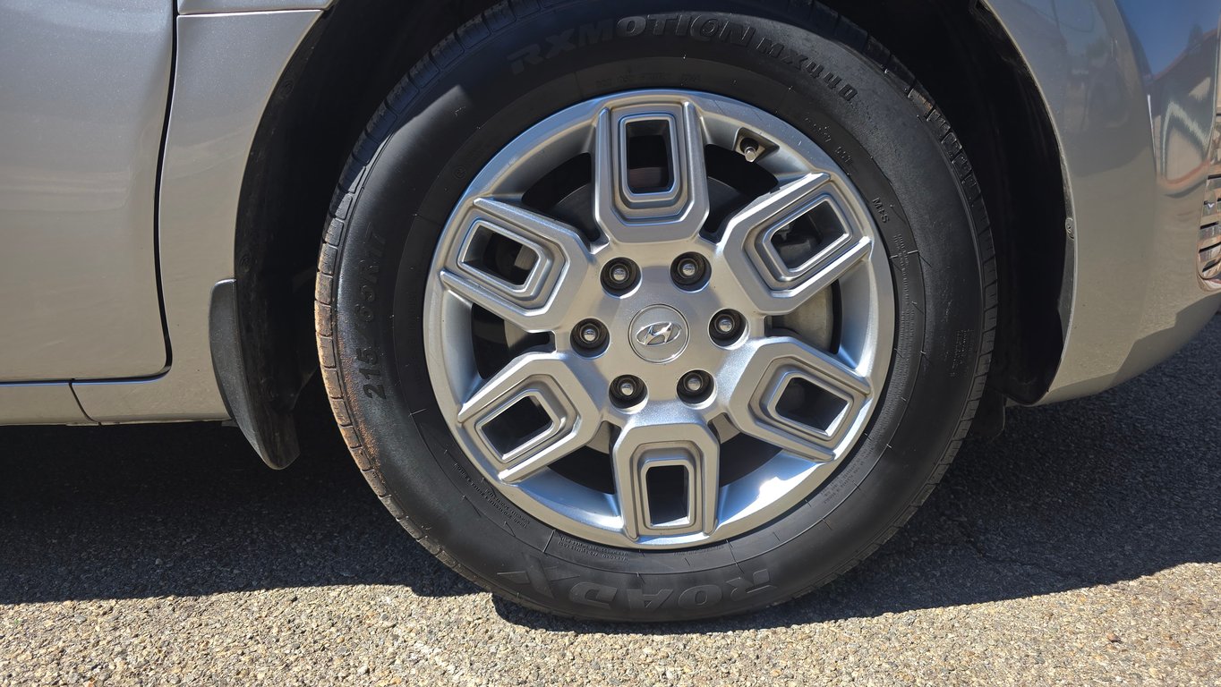 2022 Hyundai Staria 2.2d Executive Auto photo 18