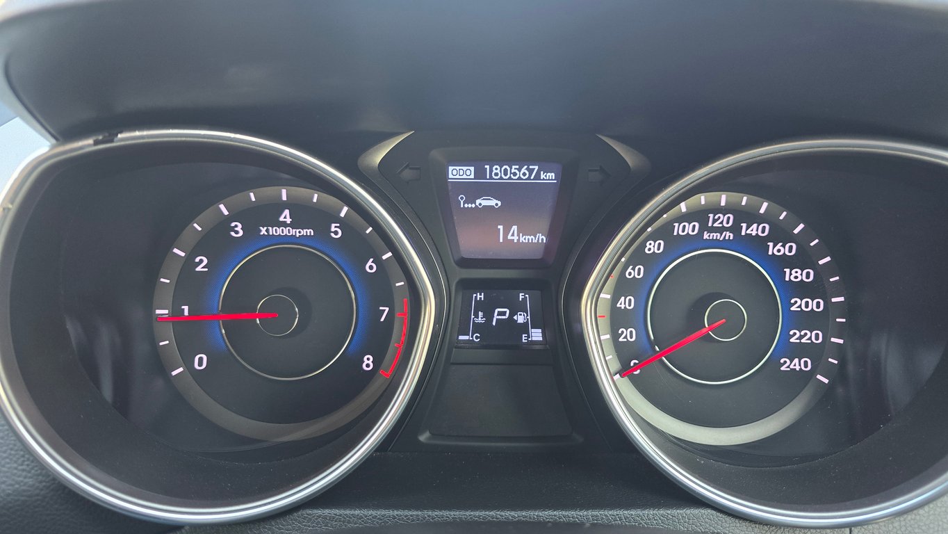 2014 Hyundai Elantra 1.8 Executive Auto photo 9