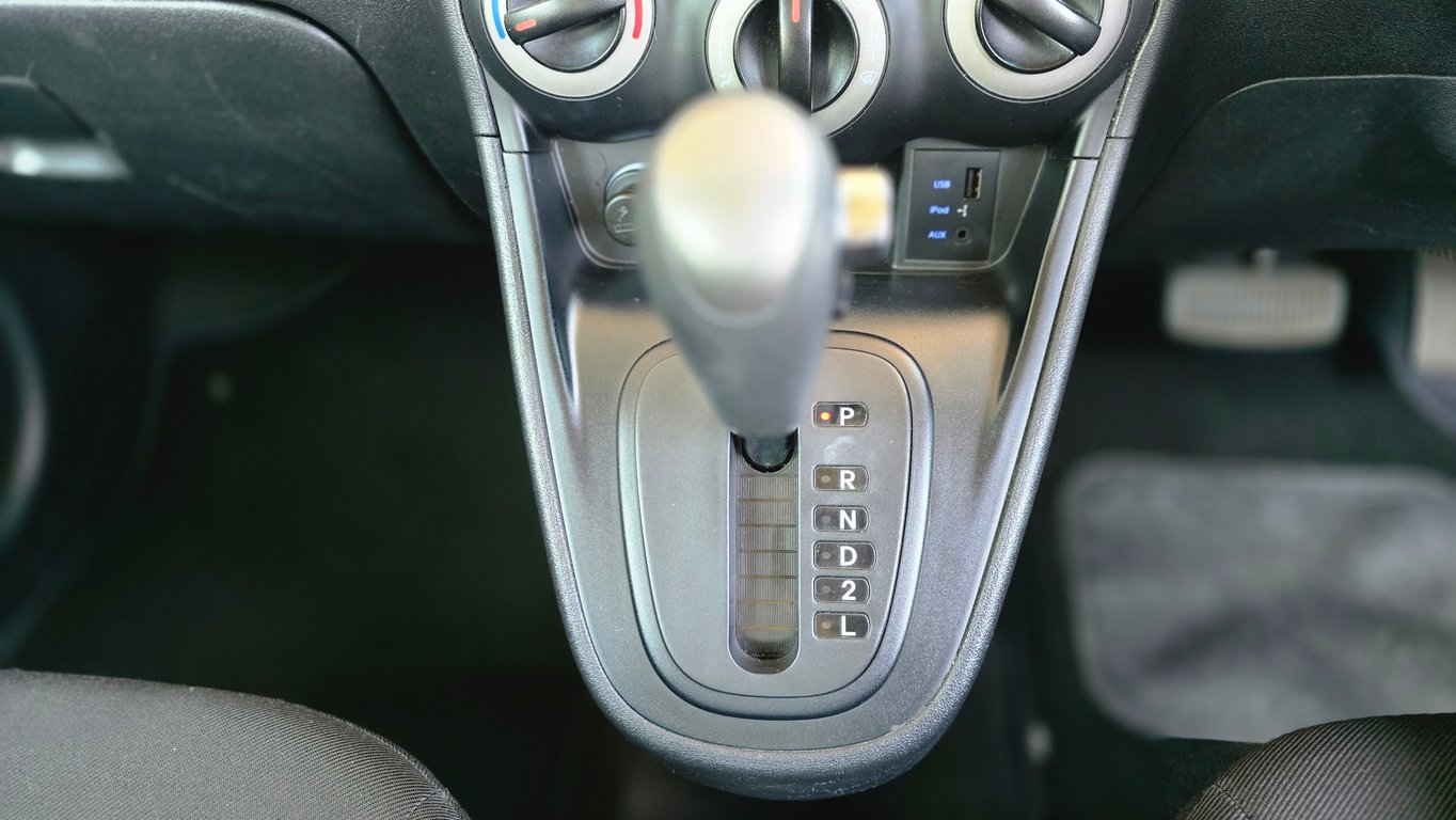 2012 Hyundai I10 1.25 Fluid Auto photo 12