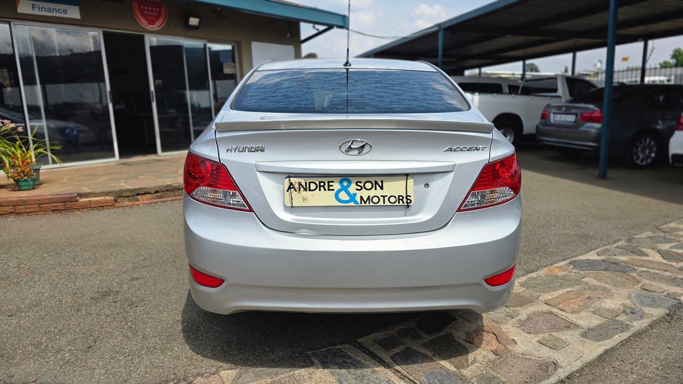 2013 Hyundai Accent 1.6 GLS/Fluid photo 4