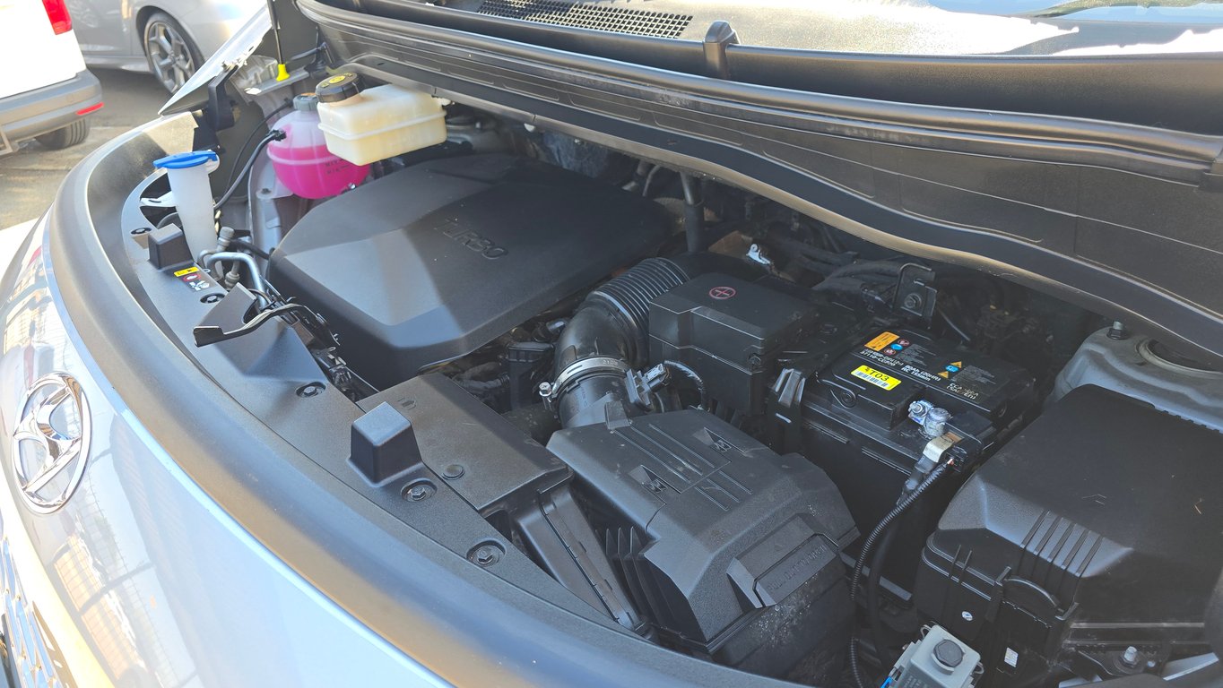2022 Hyundai Staria 2.2d Executive Auto photo 16