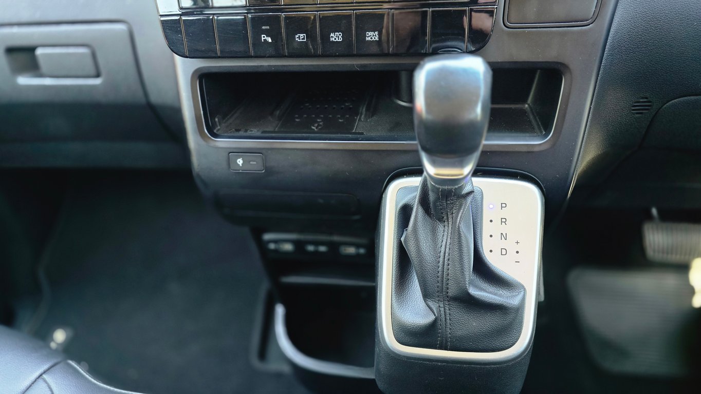 2022 Hyundai Staria 2.2d Executive Auto photo 14