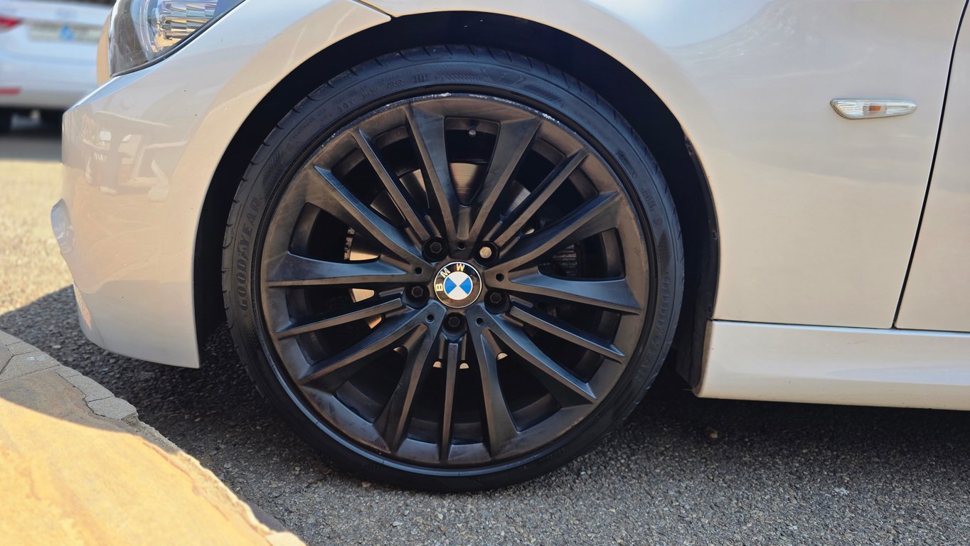 2010 BMW 330D M Sport E90 Auto photo 16