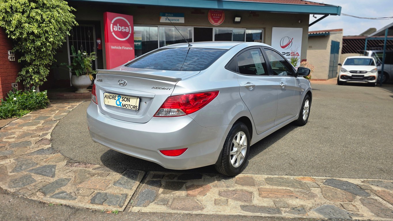 2013 Hyundai Accent 1.6 GLS/Fluid photo 3