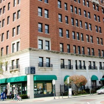 Theversailleshydepark demonstrating ParqEx's smart parking technology in action.