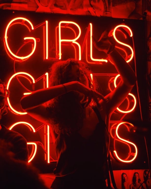 Image with dominant color #c91908