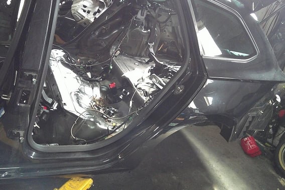 SEAT LEON III 5F KOMBI BŁOTNIK ĆWIARTKA TYŁ LEWA LZ9Y