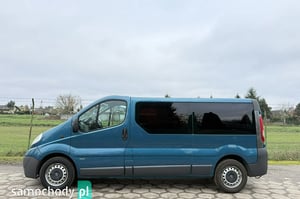 Opel Vivaro Minivan 2011
