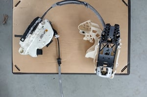 SEAT IBIZA 6J ZAMEK KLAPY LEWY PRZÓD 5N1837015A