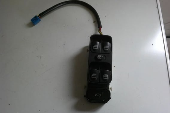 MERCEDES W203 PANEL STEROWANIA SZYBAMI 2038210679 2038200310
