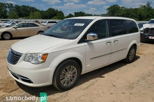 Chrysler Town & Country Minivan 2013