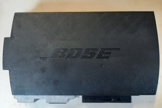 AUDI Q3 8U WZMACNIACZ BOSE 8X0035223D