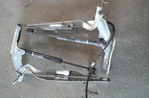 VOLVO V60 I LIFT ZAWIAS MASKI PRAWY/LEWY