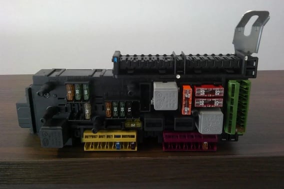 MERCEDES W204 MODUŁ STEROWNIK SAM 2049060105 LUB 2049019602