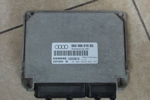 AUDI A3 KOMPUTER 06A906019BG
