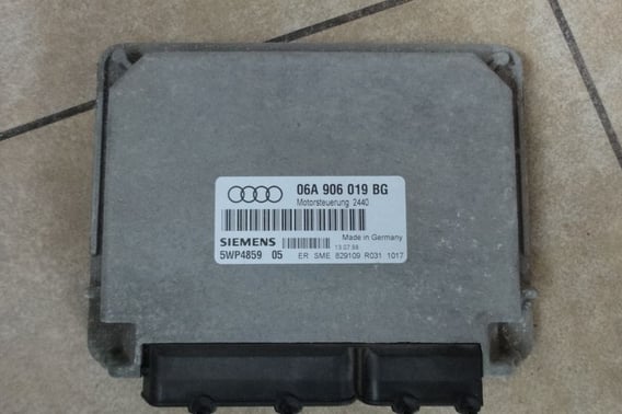 AUDI A3 KOMPUTER 06A906019BG