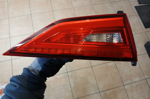 AUDI A3 S3 8V LAMPA W KLAPĘ LEWA 8V5945093A EUROPA