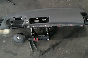 BMW 1 E81 E87 KONSOLA DESKA ROZDZIELCZA AIRBAG X2 NAPINACZE