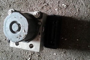 MERCEDES W176 POMPA ABS A0004313700
