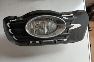 MERCEDES W204 HALOGEN LEWY Z KRATKA A2048850324