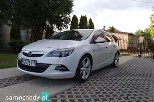 Opel Astra Hatchback 2012
