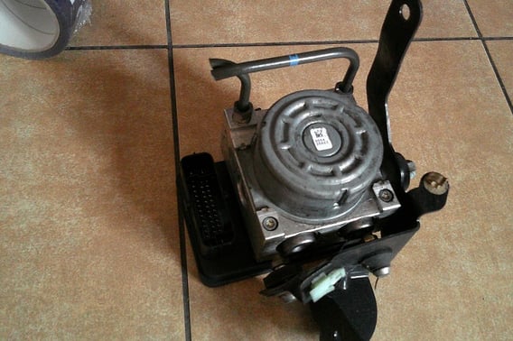 MITSUBISHI OUTLANDER III POMPA ABS 4670A756
