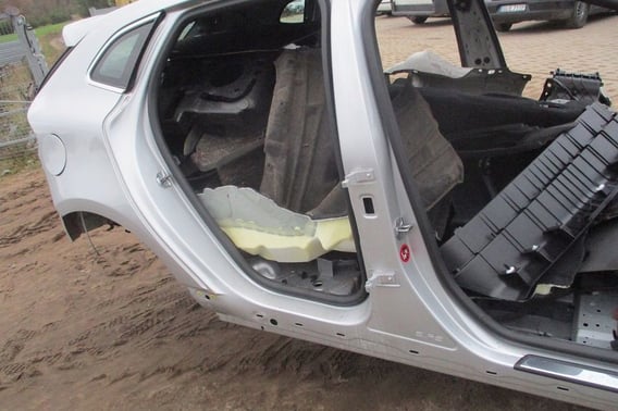 VOLVO V40 II BŁOTNIK ĆWIARA TYŁ PRAWY 711-16