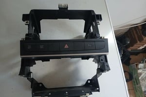 AUDI A3 S3 8P LIFT KIESZEŃ UCHWYT RADIA 8P0858005D