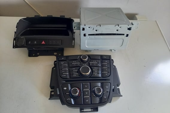 OPEL ASTRA J FABRYCZNE RADIO WYŚWIETLACZ 13338335