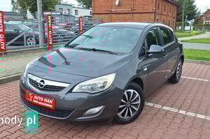 Opel Astra Hatchback 2012