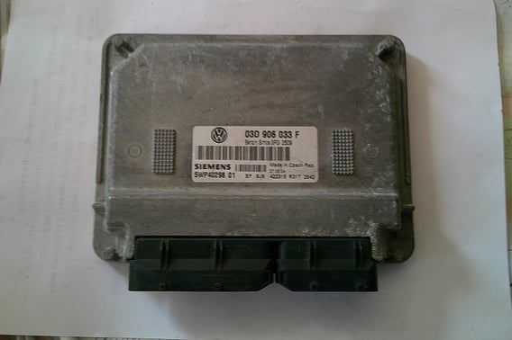 VW POLO 9N STEROWNIK SILNIKA 03D906033F