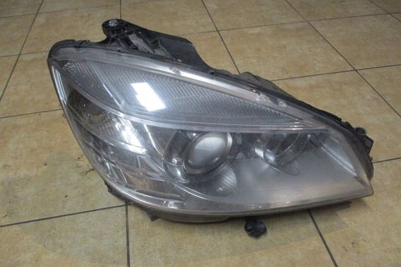 MERCEDES W204 LAMPA PRZÓD PRAWA BIXENON A204 820 30 61 EU