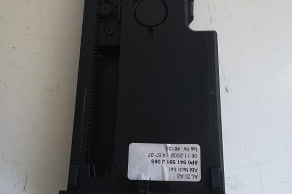 AUDI A3 8P LIFT SCHOWEK SZUFLADKA 8P0941561J