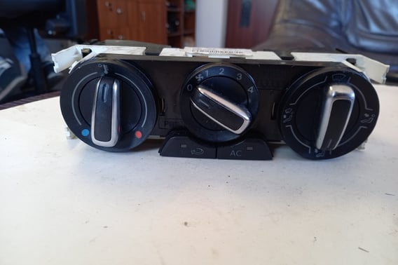 AUDI A1 8X PANEL NAWIEWU I KLIMATYZACJI 8X0820045A