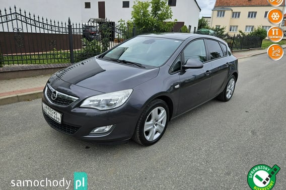 Opel Astra Hatchback 2012