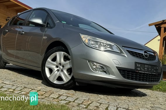 Opel Astra Hatchback 2011