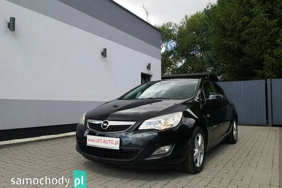 Opel Astra Hatchback 2012