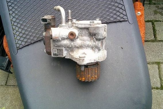 VOLVO XC60 LIFT 2,0D POMPA WTRYSKOWA WYSOKIEGO CIŚNIENIA 31432135